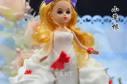 Barbie dolls flipping candy cake
