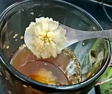Black ginger tea from the detoxin palace