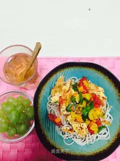Pepper tomato egg noodles