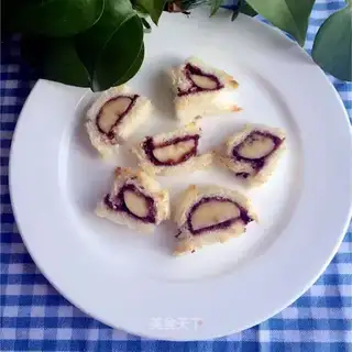 Toast banana blueberry roll