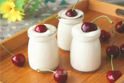Homemade red sugar yogurt