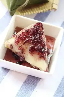 Rose sauce, red bean dates