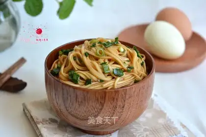 Onion sauce noodles