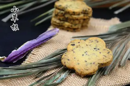 Black sesame salt cookies