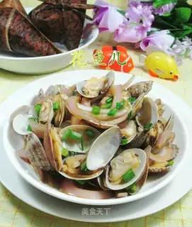 Onion-cracking clams