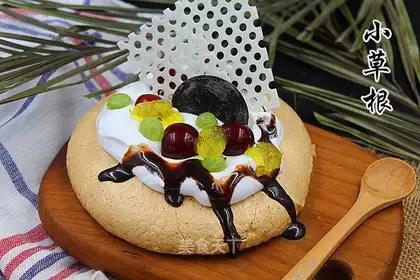 Pavlova cake