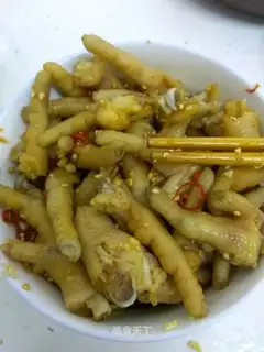 Frozen chicken claws