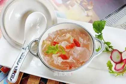 A radish iced silver spoon