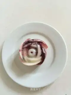 Homemade yogurt ice