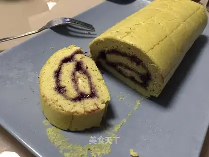 Tea blueberry Swiss roll