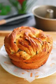 Red beans Danish hand tore bread