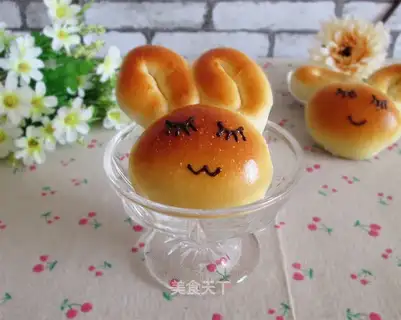 Rabbit yogurt strawberry bread