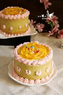 Spinach cup and cream cake
