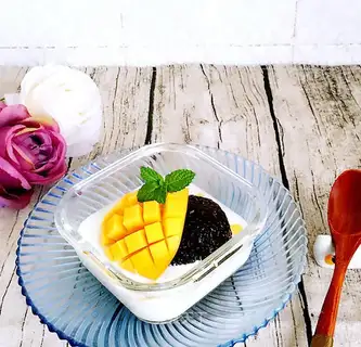 Mango, snow and sweet rice