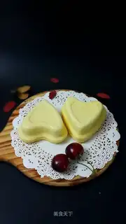 Heart-shaped cotton cake