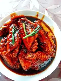 A chicken wing of beer sauce