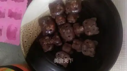 Red Bean Shackley cat ice cream