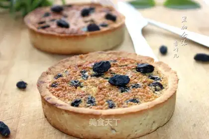 Black gallon almond pie
