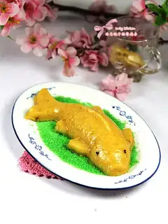 Gold-year-old pastry