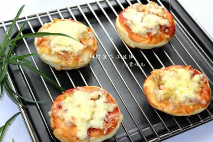Healthy shrimp mini pizza