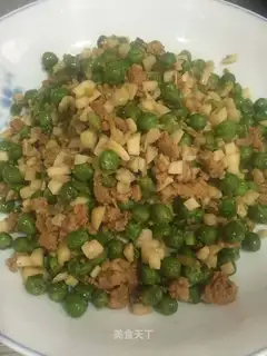 The apricot and the green bean