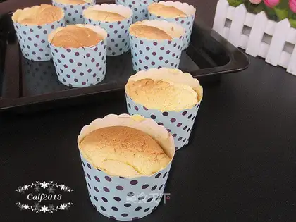 Light cream cupcakes