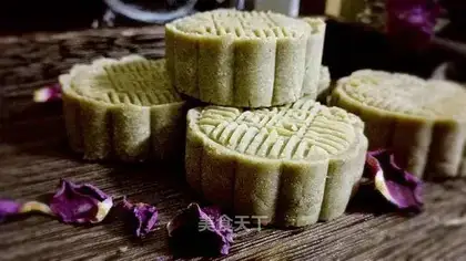 Green bean cake