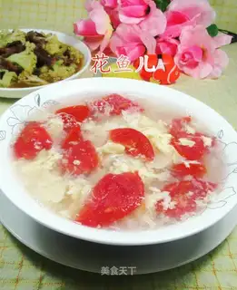 Eggs and tomato whip soup