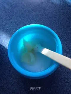 Baby eats mashed potatoes