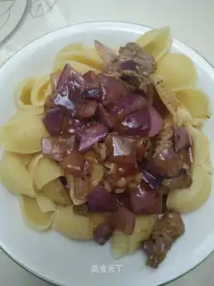 Black pepper pork pasta