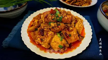 Spicy sauce and tofu