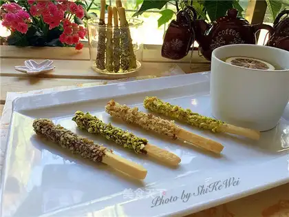 Low-fat nut bar