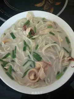 The squid makes noodles