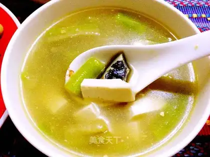Smelt-skinned egg tofu soup