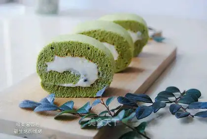 A tea and bean roll