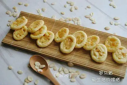 Roman shield cookies