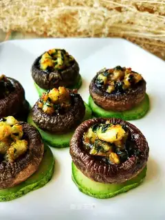 Black pepper, three roast mushrooms