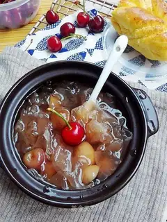Soup of cherries and silver