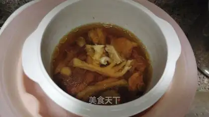 Puffy mushroom chicken soup