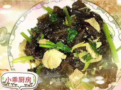 Fried fungus with celery slices