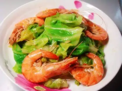 Garlic prawns and cabbage