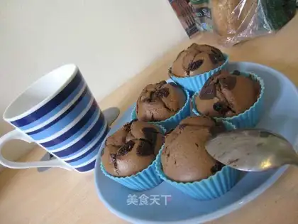 Raisin chocolate muffin