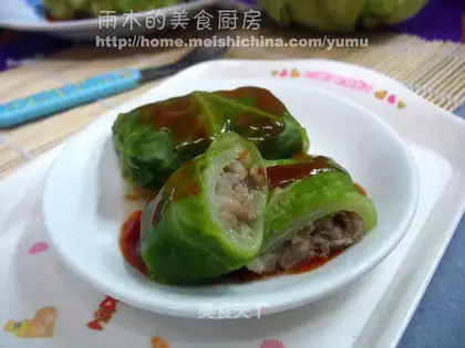 cabbage bun with tomato sauce