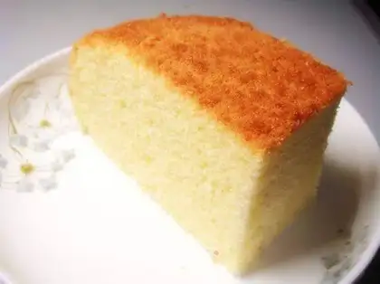 Electric rice cooker makes cakes