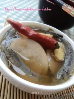 Loach and taro casserole