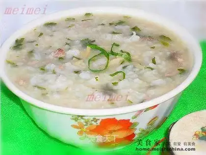 Congee with shredded spinach and pork slices