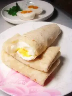 Spring pancake rolled with eggs