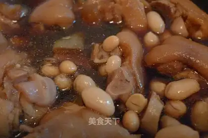 Stewed pig's feet with peanuts and soybeans