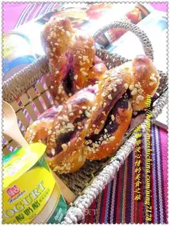 Purple potato twist bread