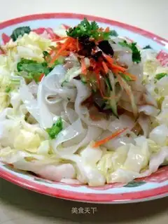 Cold rice noodles with cabbage